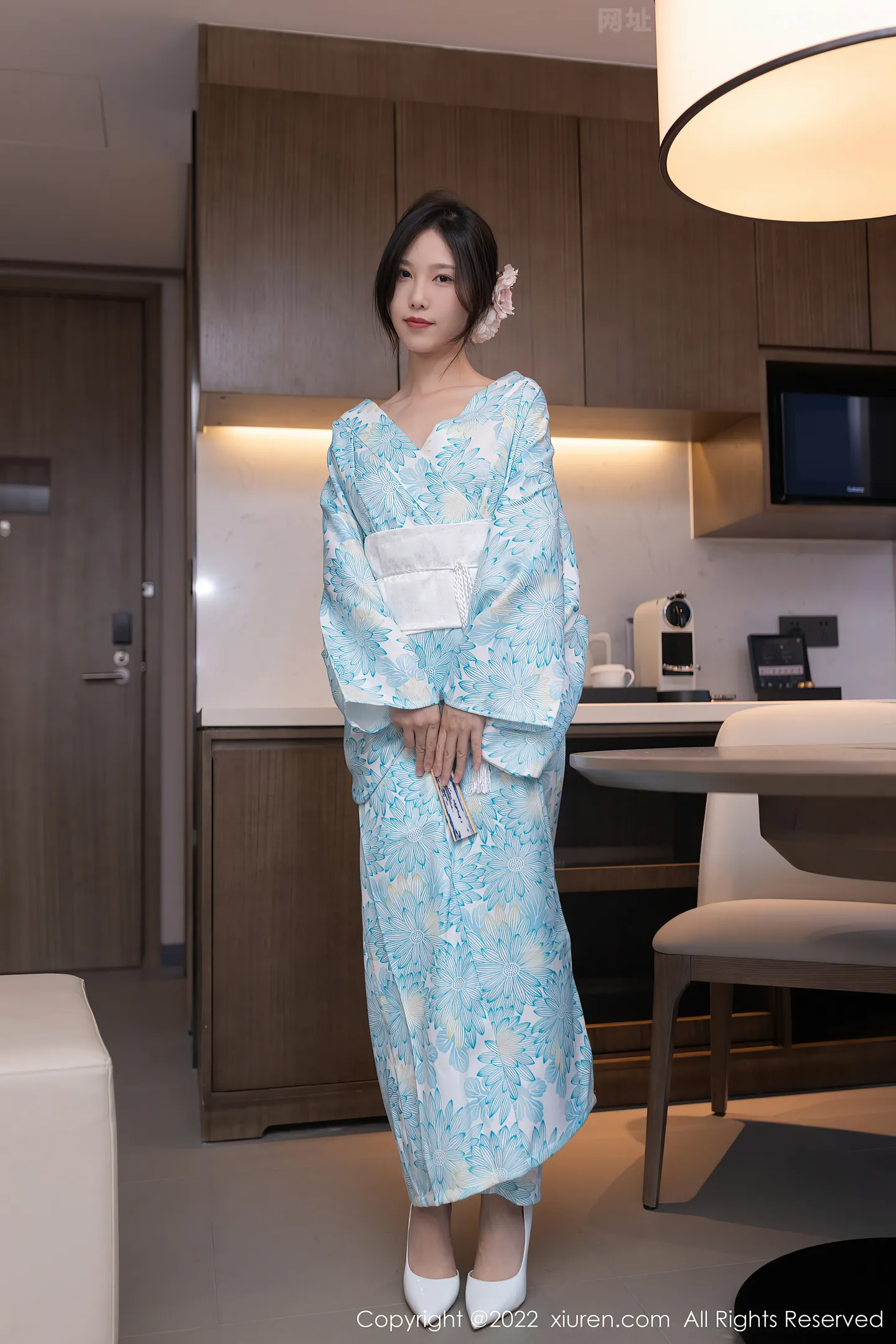 图片[5]-[XiuRen秀人网] VOL.5118 模特利世室内场景性感淡蓝色和服半脱秀惹火身材极致诱惑写真75P-秀人网官方网站